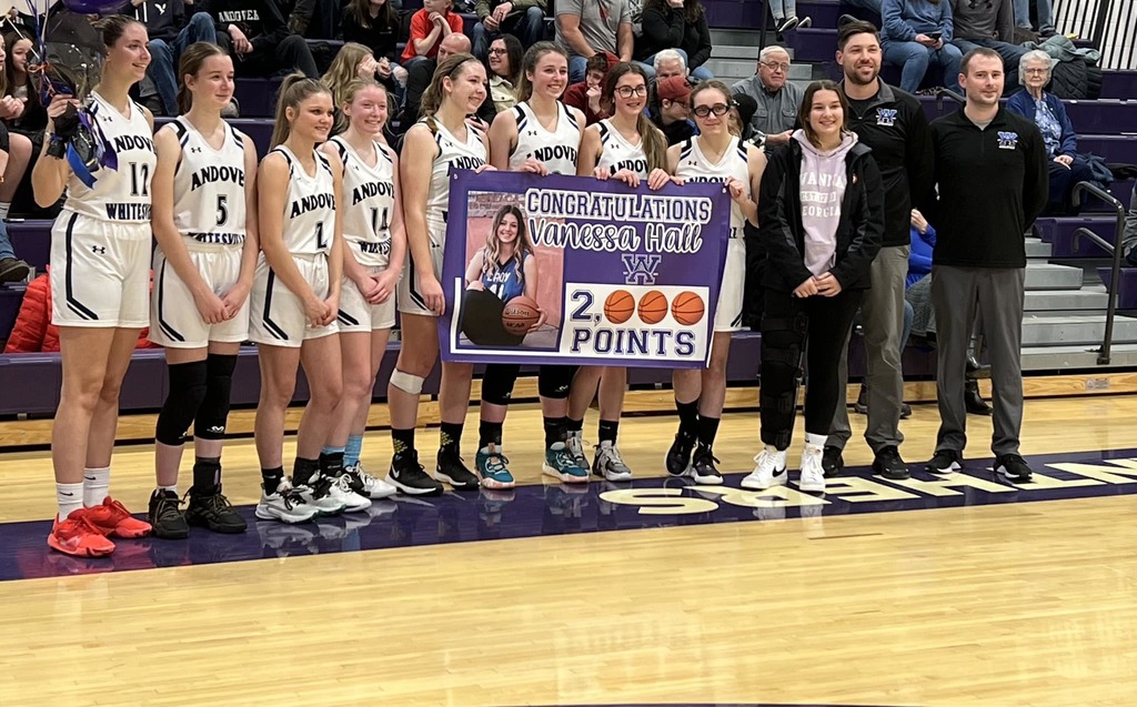 Vanessa Hall reaches 2,000 pts